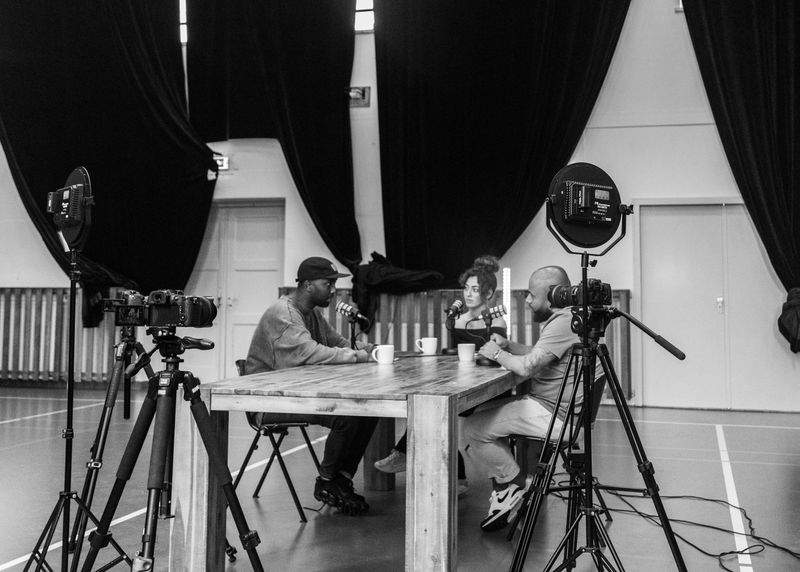 Profesjonelt podkastopptak i lydisolert studio